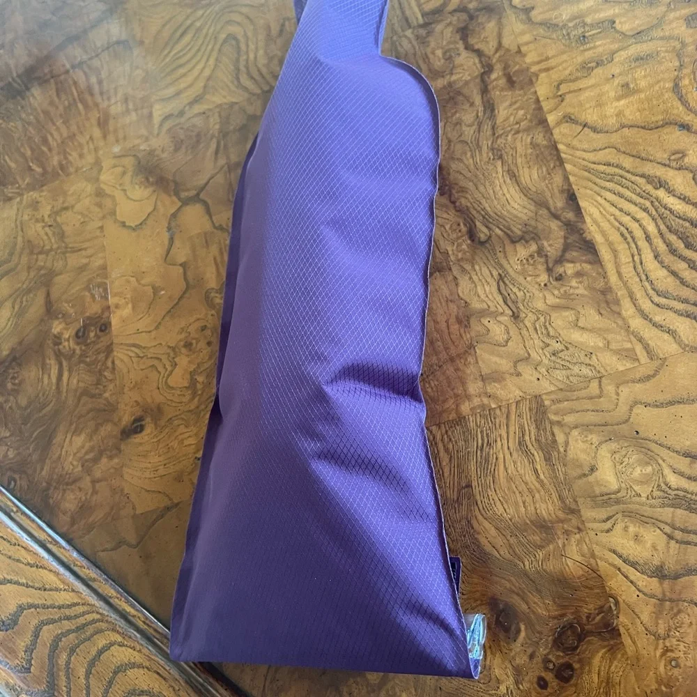 Insulated portable wine cooler/holder